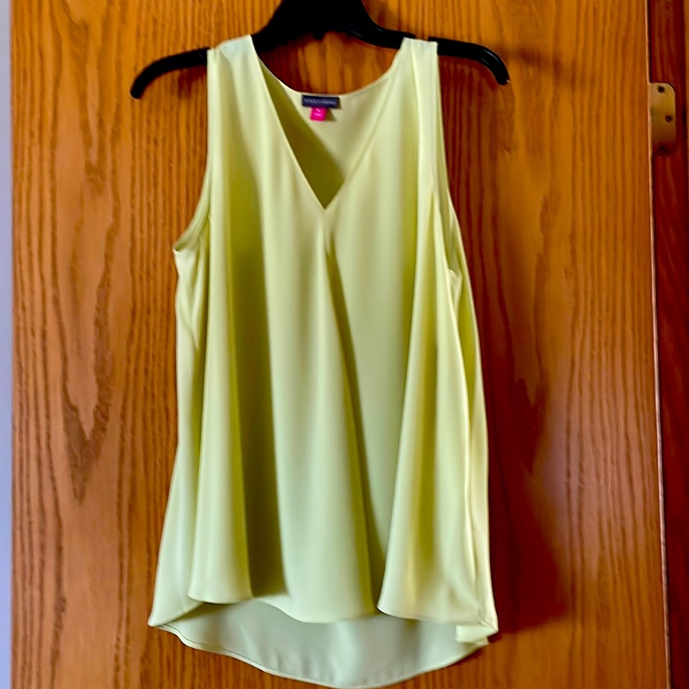 Brand new Vince camuto light green vneck